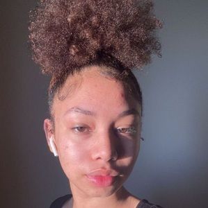 Meet your Posher, Briana